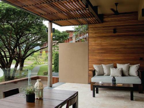 Hotel Atta Lakeside Resort Suite