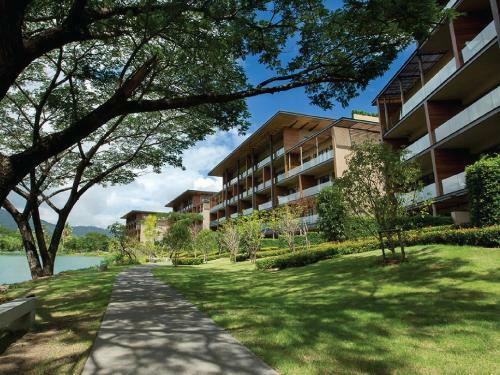 Hotel Atta Lakeside Resort Suite