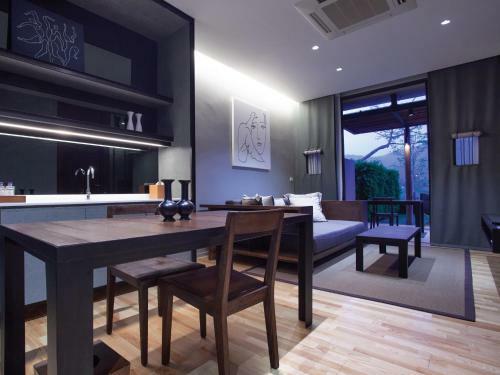 Hotel Atta Lakeside Resort Suite