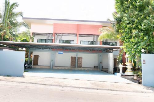 Aparthotel Oyo 732 Juthamas Hotel