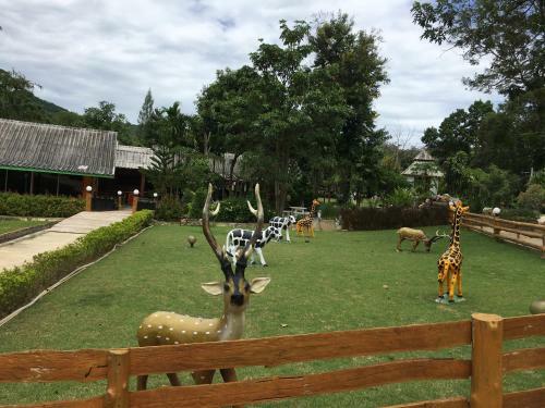 Hotel Baanraisooksangchan