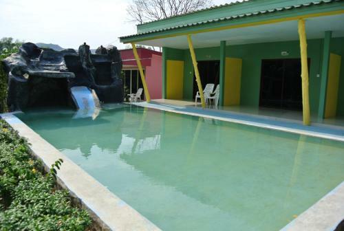 Hotel Baanraisooksangchan