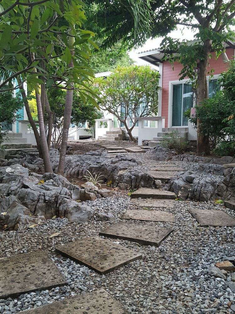 Hotel Charlie's Bungalows