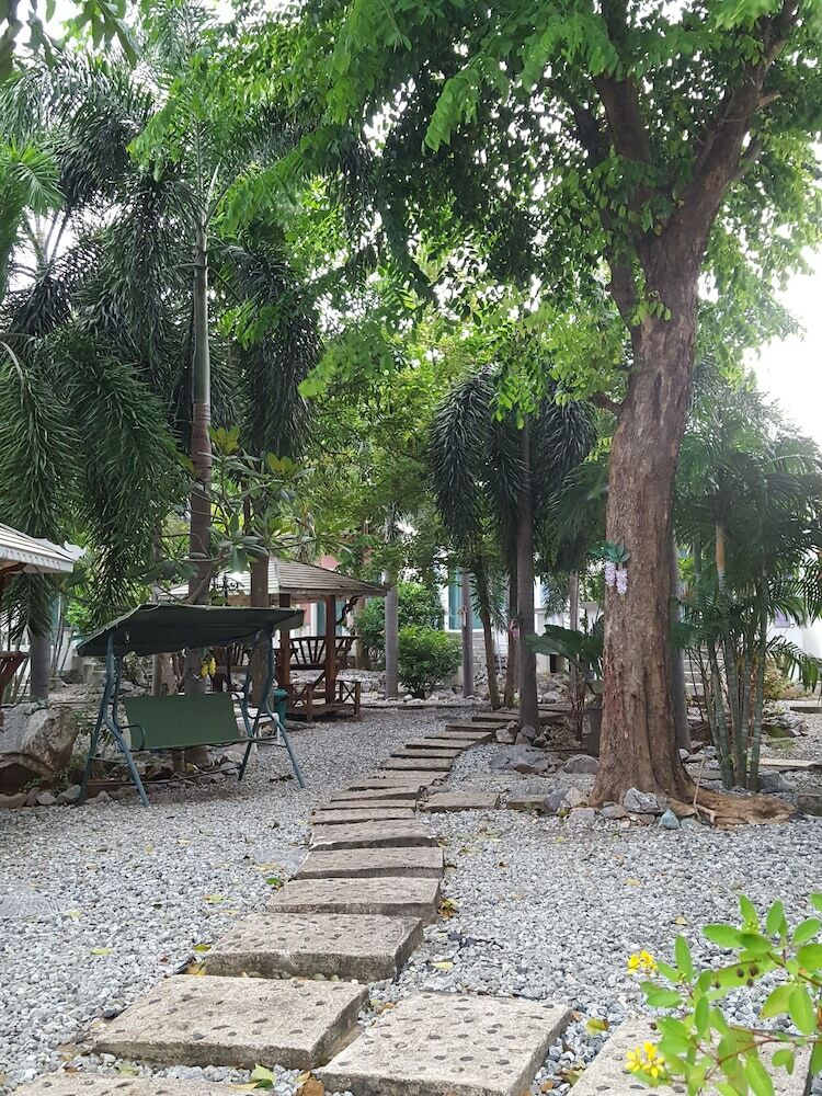 Hotel Charlie's Bungalows