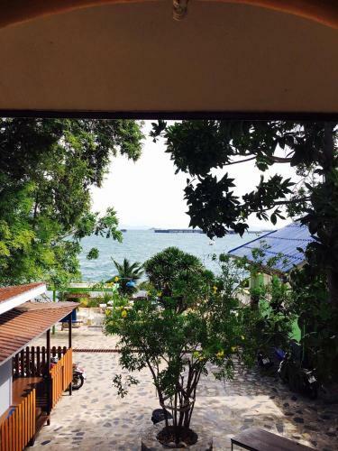 Hotel Rubtawan Sichang Resort