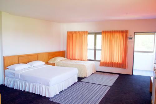 Hotel Sichang Shine Khao Resort