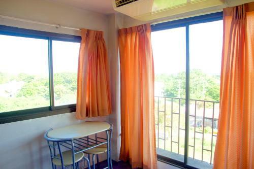 Hotel Sichang Shine Khao Resort