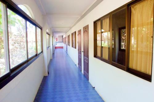 Hotel Sichang Shine Khao Resort