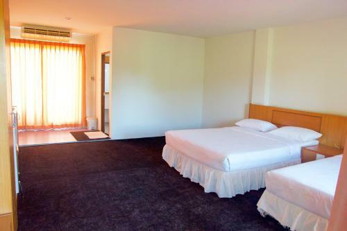 Hotel Sichang Shine Khao Resort