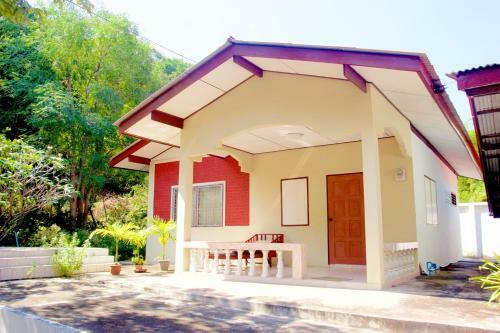 Hotel Sichang Shine Khao Resort