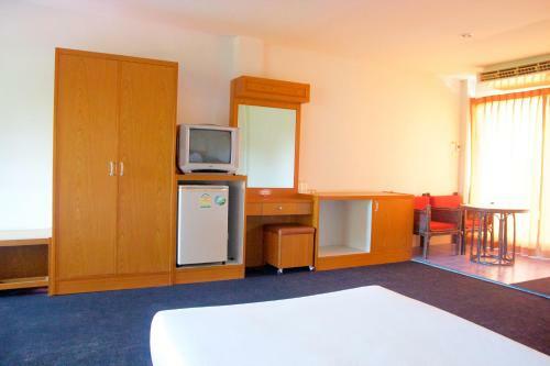 Hotel Sichang Shine Khao Resort