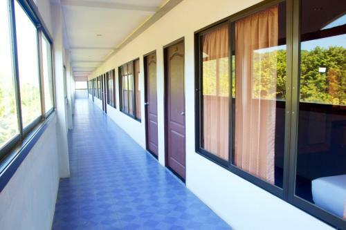 Hotel Sichang Shine Khao Resort