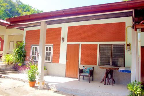 Hotel Sichang Shine Khao Resort