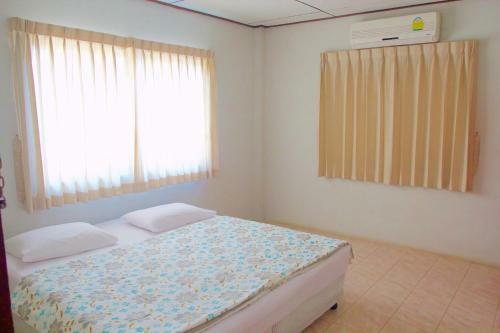 Hotel Sichang Shine Khao Resort
