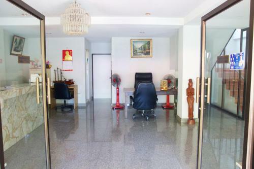 Hotel Sichang Shine Khao Resort