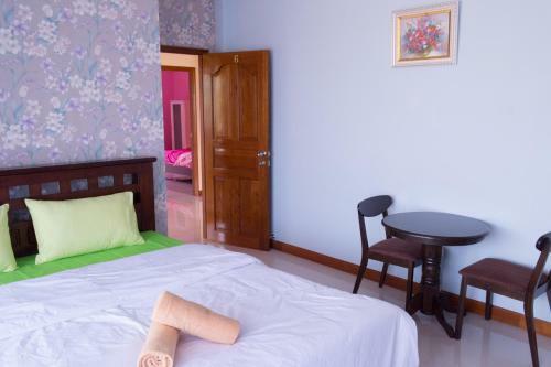 Hostal Rak Ban Kerd House
