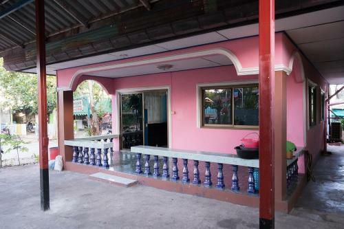 Hostal Rak Ban Kerd House