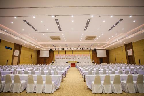 Royal Nakhara Hotel And Convention Centre