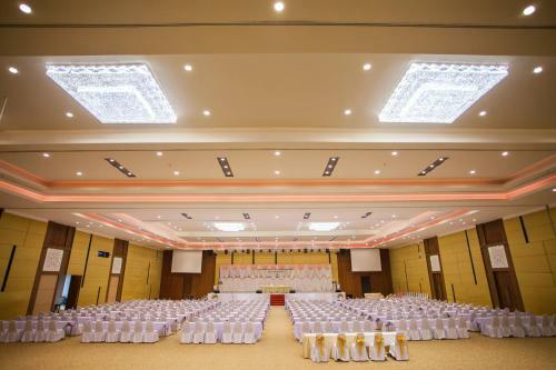 Royal Nakhara Hotel And Convention Centre