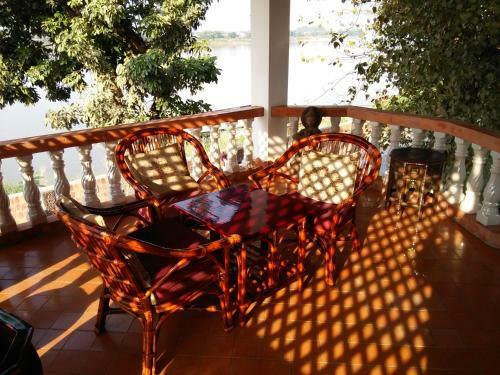 Hostal Mut Mee Garden Guest House