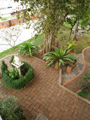 Hostal Mut Mee Garden Guest House