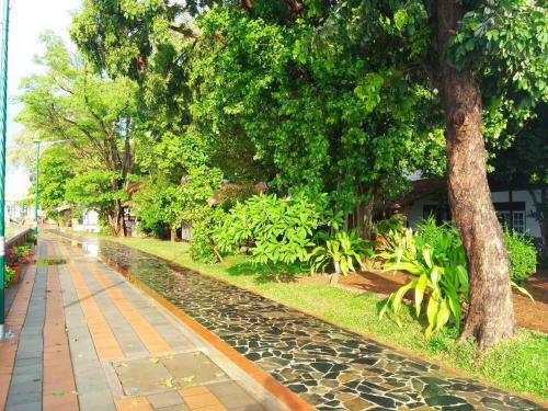 Hostal Mut Mee Garden Guest House
