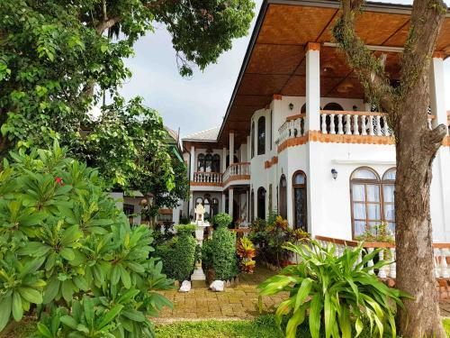 Hostal Mut Mee Garden Guest House