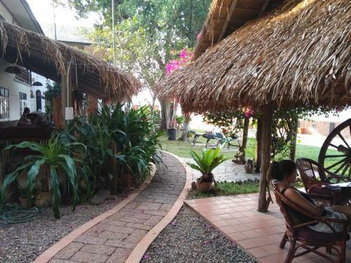 Hostal Mut Mee Garden Guest House