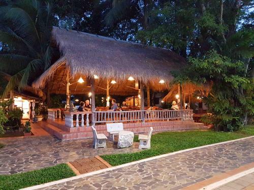 Hostal Mut Mee Garden Guest House