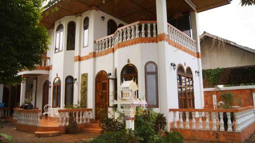 Hostal Mut Mee Garden Guest House