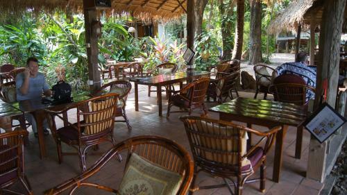 Hostal Mut Mee Garden Guest House