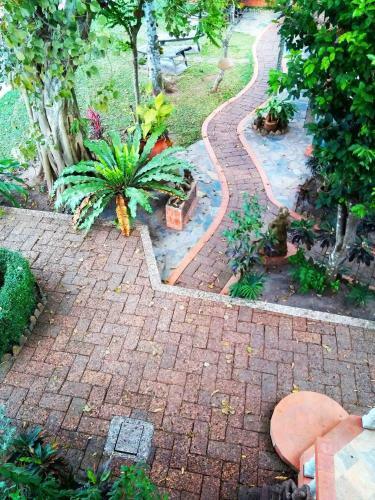 Hostal Mut Mee Garden Guest House