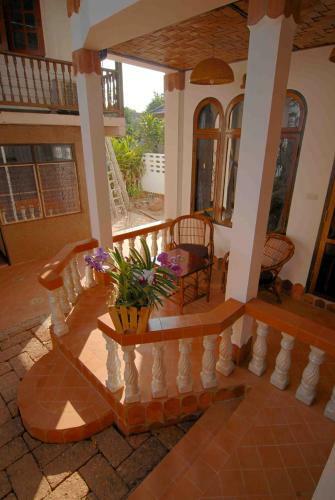 Hostal Mut Mee Garden Guest House