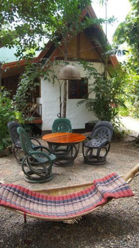 Hostal Mut Mee Garden Guest House