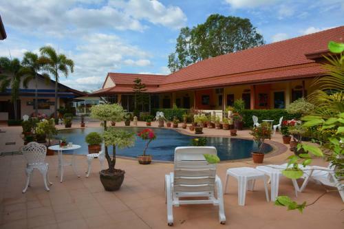 Hotel Baan Sabaijai Resort