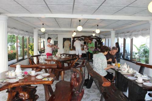 Hotel White Elephant Resort