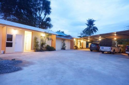 Hostal Baanpak Jomyutt Suan Phueng