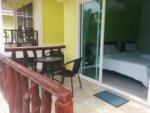 Hotel Thipburee Resort
