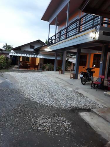 Hostal Baan Wang Kaew
