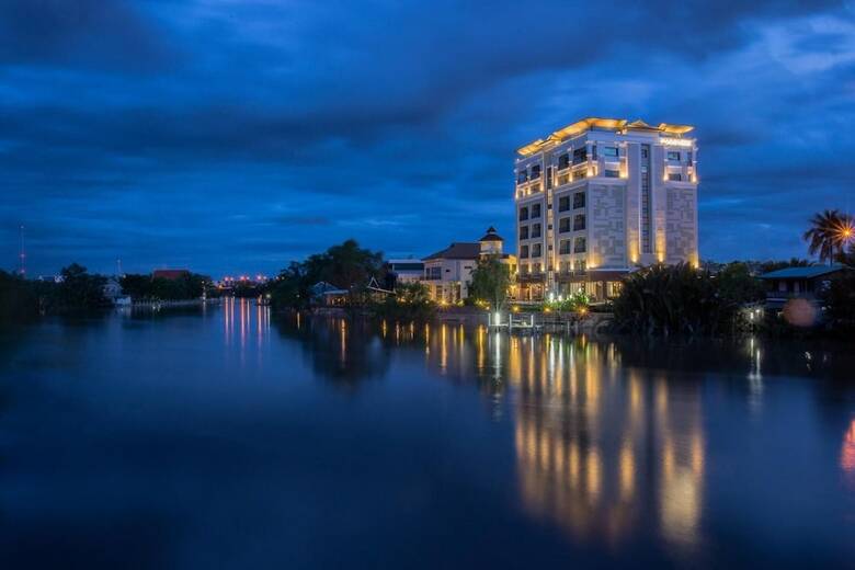 Coco View Hotel