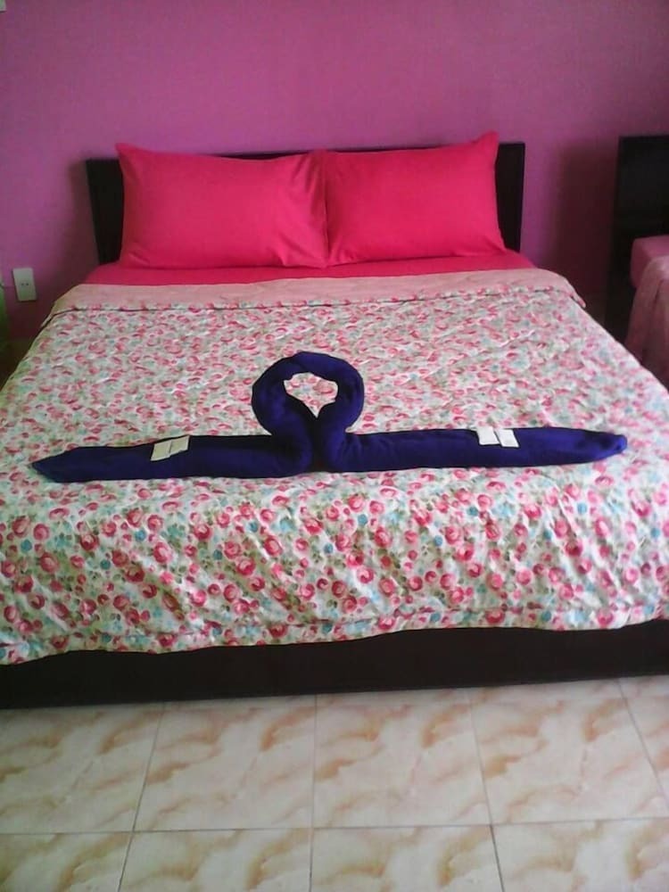 Royal Land Mae Klong Hotel