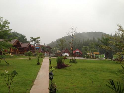 Hotel Baanruenthai Resort Muak Lhek