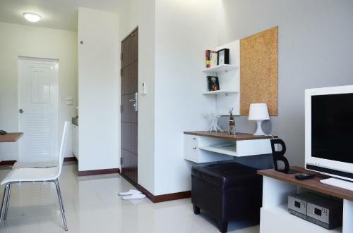 Hotel The September Salaya