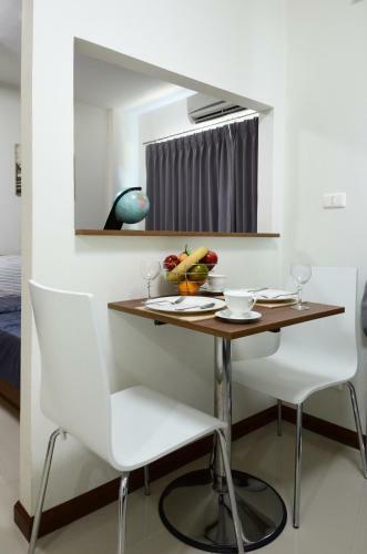 Hotel The September Salaya