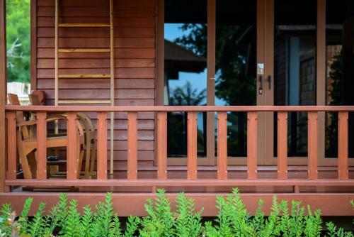 Hotel Pingchan Koh Phangan Beachfront Resort