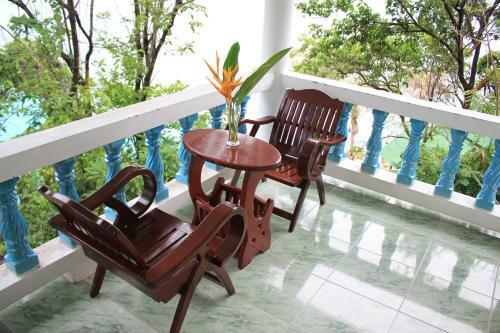 Hotel Dragon Hut Resort