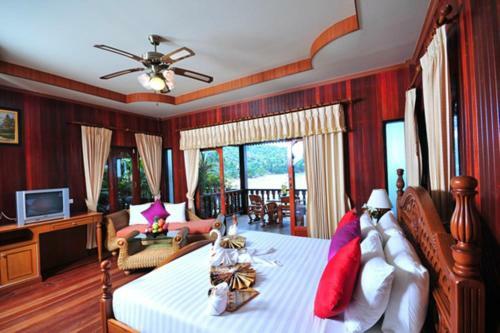 Hotel Haad Yao Bayview Resort & Spa