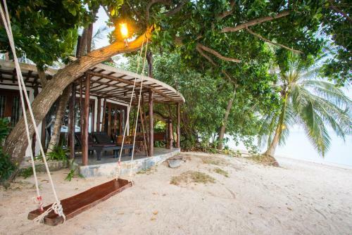 Hotel B52 Beach Resort