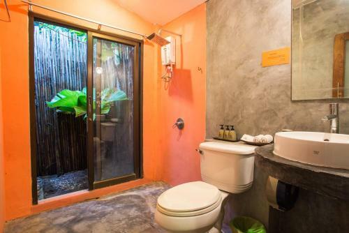 Hotel B52 Beach Resort