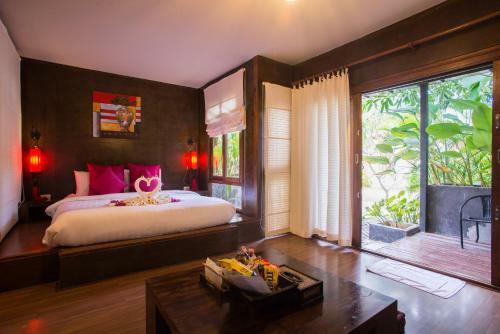 Hotel B52 Beach Resort